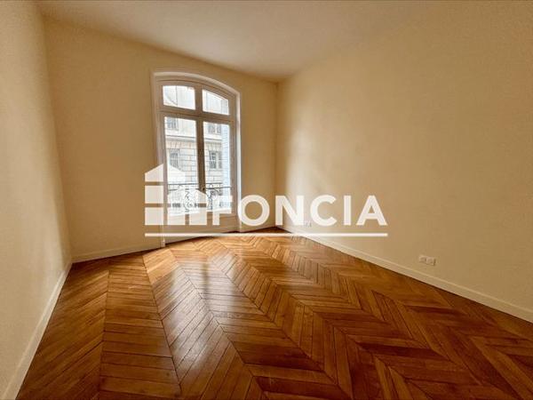 Location Appartement 4 pièces 139.2 m² - 47 RUE DE BELLECHASSE Paris 75007