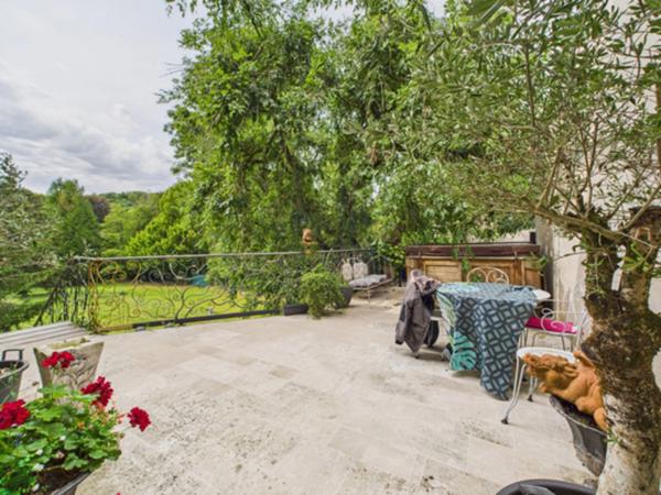 APPARTEMENT PLAIN PIED 110M2 - ENTIEREMENT RENOVE - LONGUYON - VUE SUR PARC