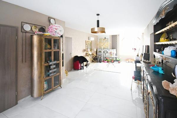 APPARTEMENT PLAIN PIED 110M2 - ENTIEREMENT RENOVE - LONGUYON - VUE SUR PARC