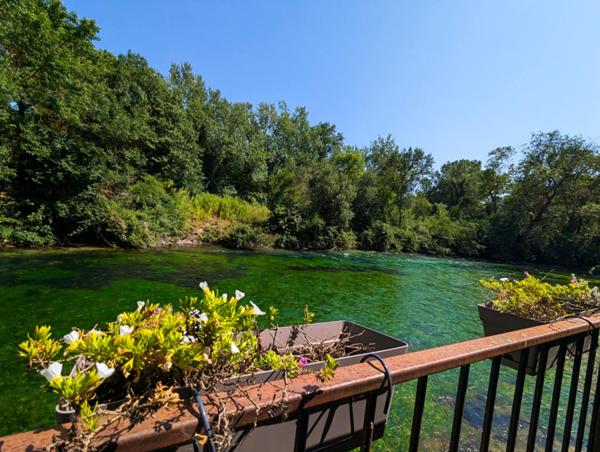 Maison au fil de l'eau entre Fontaine de Vaucluse et Saumane De Vaucluse