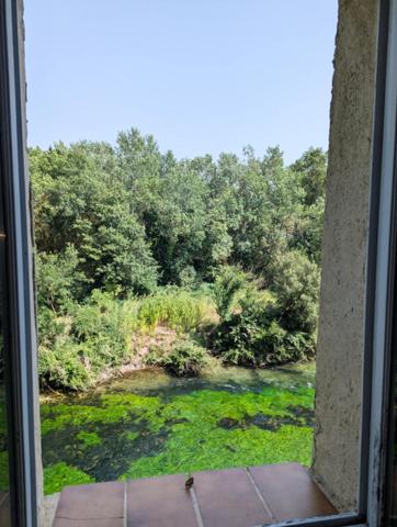 Maison au fil de l'eau entre Fontaine de Vaucluse et Saumane De Vaucluse