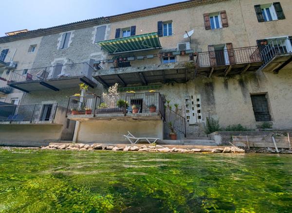Maison au fil de l'eau entre Fontaine de Vaucluse et Saumane De Vaucluse