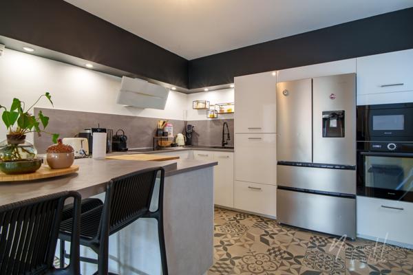 Maison
         5 pièces
        - 139 m² Exclusivité 274 900 € *