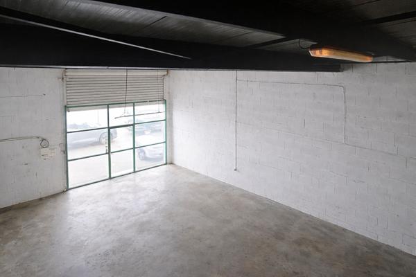 A VENDRE SAINT-LYS - LOCAL D'ACTIVITÉ 130 m² + MAISON D'HABITATION - IDÉAL ARTISAN / COMMERCANT