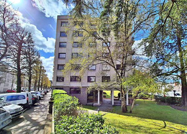 Appartement 4 pièces 109 m² avec Balcon, cave et place de parking , Nantes