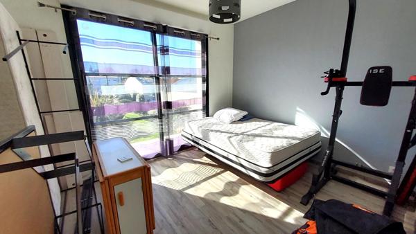 Maison 4 chambres,à sous-sol, avec deux studios et un garage indépendant ( camping car)