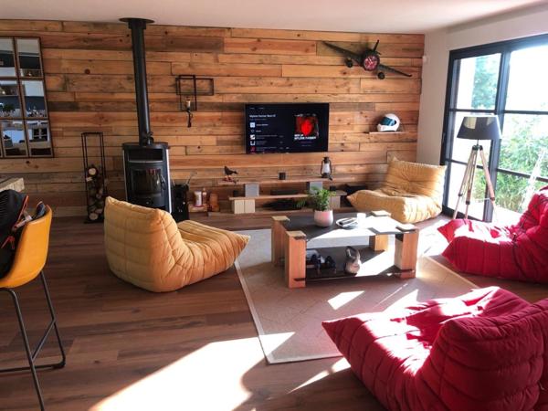 Maison 4 chambres,à sous-sol, avec deux studios et un garage indépendant ( camping car)