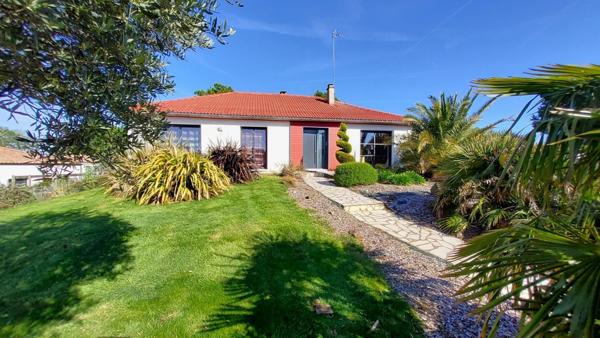 Maison 4 chambres,à sous-sol, avec deux studios et un garage indépendant ( camping car)