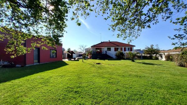 Maison 4 chambres,à sous-sol, avec deux studios et un garage indépendant ( camping car)