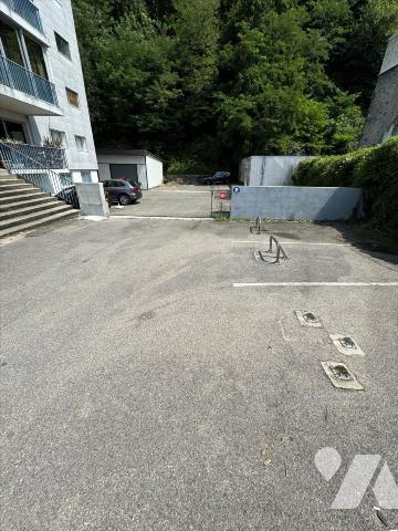 GRAND PARKING EXTERIEUR