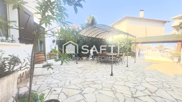 Cannes La Bocca centre – Maison avec studio indépendant et combles aménagés, idéale pour une famille ou une profession libérale.