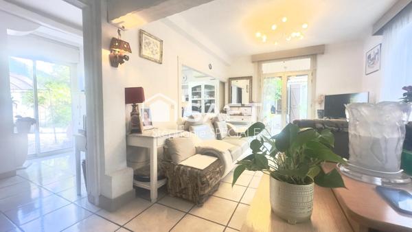 Cannes La Bocca centre – Maison avec studio indépendant et combles aménagés, idéale pour une famille ou une profession libérale.