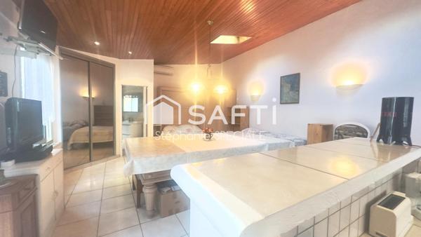 Cannes La Bocca centre – Maison avec studio indépendant et combles aménagés, idéale pour une famille ou une profession libérale.