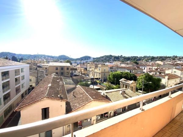 VALLAURIS Deux pièces avec cave et parking