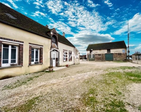 Longère avec vastes dépendances sur 1180 m2 clos
