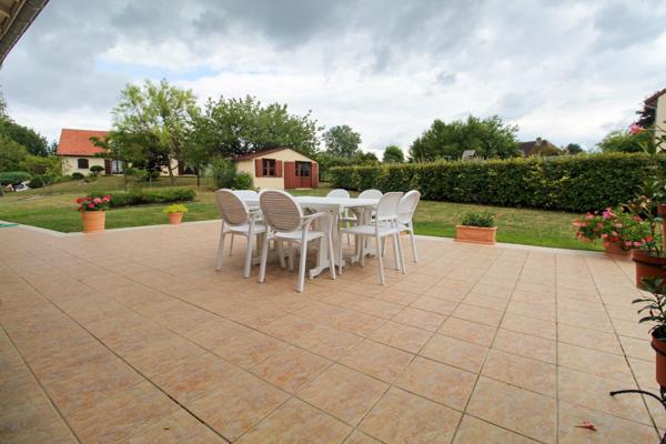 Votre havre de paix avec terrain et terrasse
