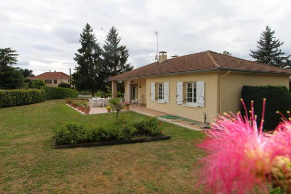 Votre havre de paix avec terrain et terrasse