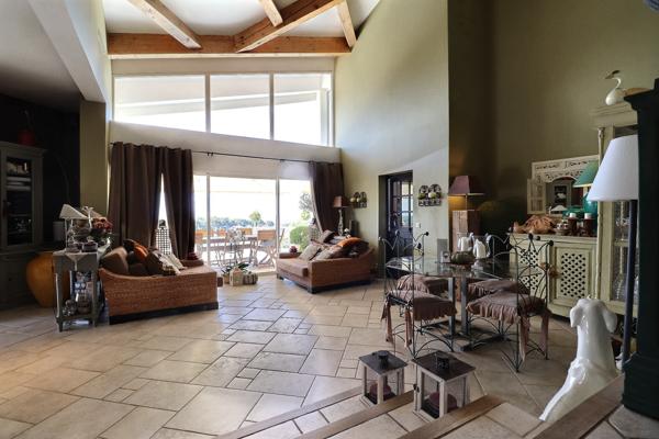 Chateau gombert (13013) A Château Gombert , maison de 250 M² sur 2000 M² de terrain ...