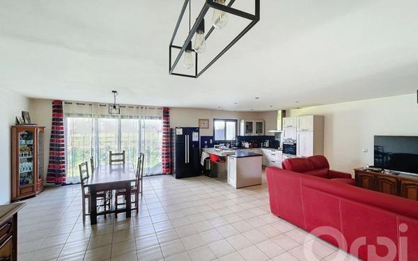 Maison à vendre    4 pièces •  Théza