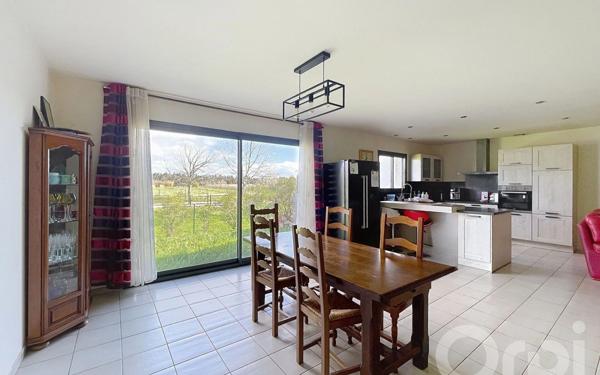 Maison à vendre    4 pièces •  Théza