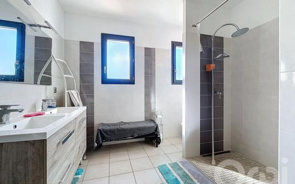 Maison à vendre    4 pièces •  Théza