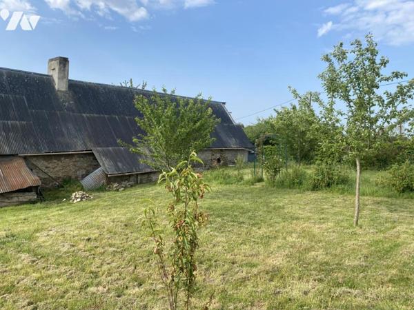 AXE VIRE- CAEN LONGERE A RENOVER AVEC TERRAIN 