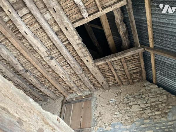 AXE VIRE- CAEN LONGERE A RENOVER AVEC TERRAIN 