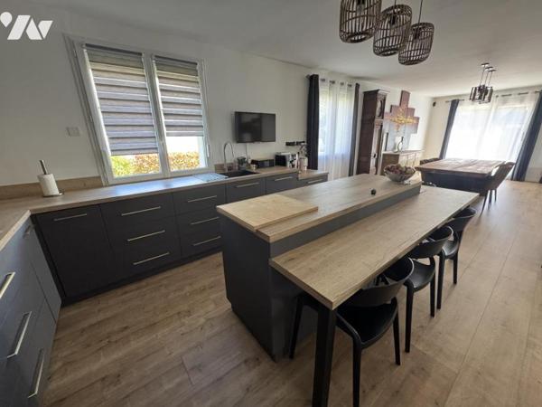 Maison de 142m², avec chambre et salle d'eau au rez-de-chaussée, belle pièce de vie