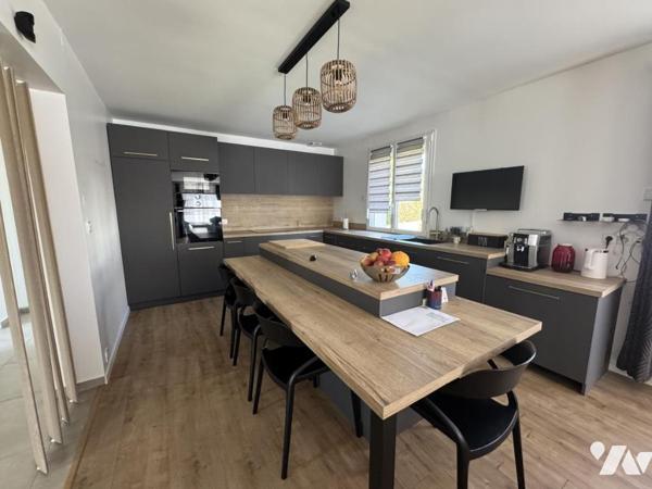 Maison de 142m², avec chambre et salle d'eau au rez-de-chaussée, belle pièce de vie