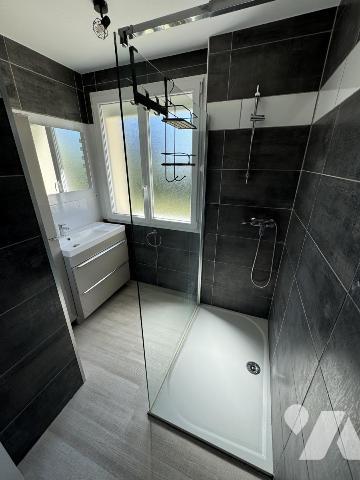 Maison de 142m², avec chambre et salle d'eau au rez-de-chaussée, belle pièce de vie