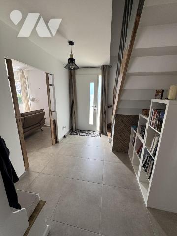 Maison de 142m², avec chambre et salle d'eau au rez-de-chaussée, belle pièce de vie