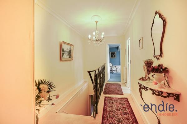 CAEN – Maison familiale avec sous-sol complet et beau potentiel