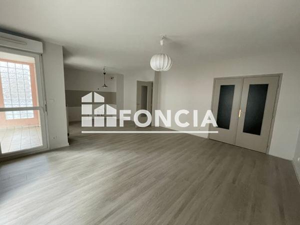 Location Appartement 3 pièces 75.02 m² - 7 RUE DESFLACHES Saint-etienne 42100