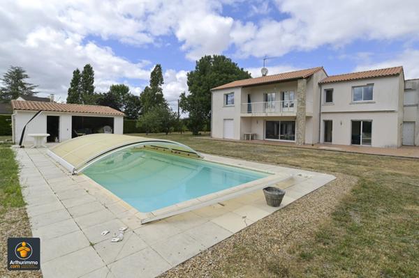 Vente Maison 7 pièces 236 m2 à Beauvoir-sur-Niort