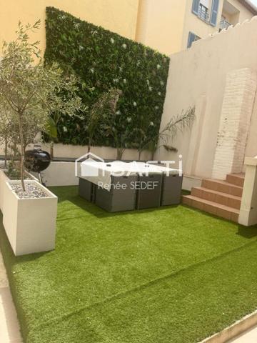 A vendre appartement, duplex , terrasse, parking, dans le petit village de cros de cagnes