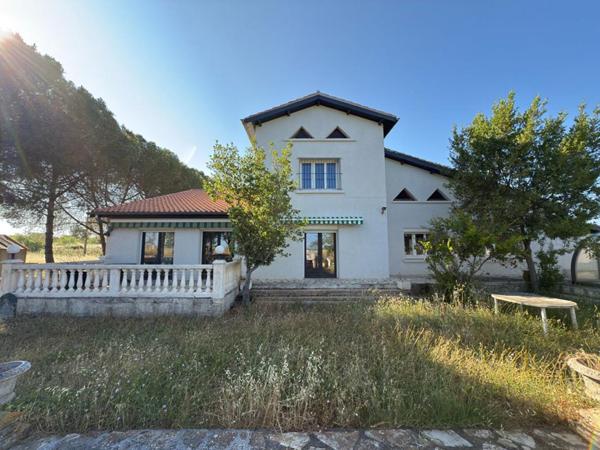 Exclusivité Villa d'architecte avec piscine et grand parc arboré