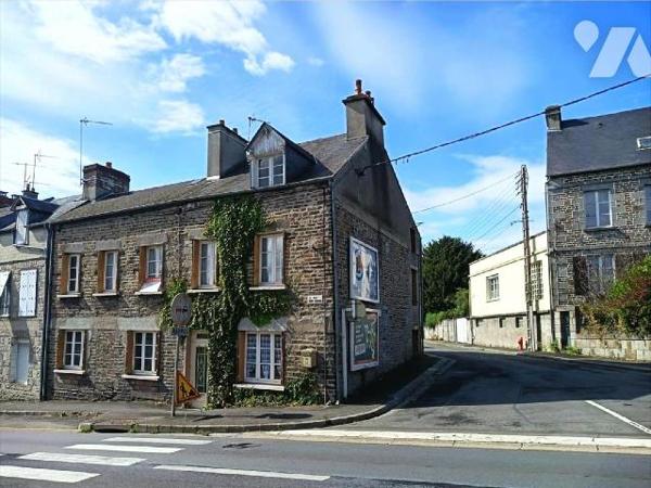 Maison à rénover mitoyenne par deux comprenant : Au rez-de-chaussée : entrée / couloir, cuisine...