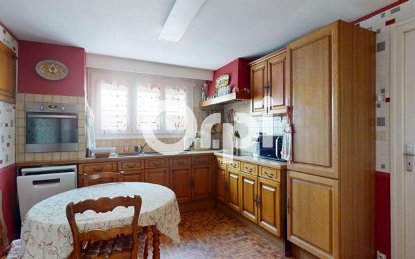 Maison à vendre    7 pièces • 198 m2 Bron