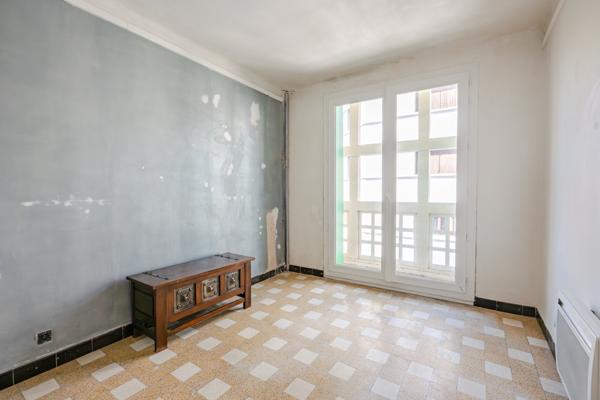 *Sous offre acceptée* St Charles 13001 Appartement T3 avec balcons