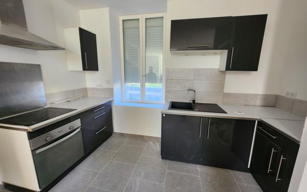 Immeuble à vendre    7 pièces •  Pont-Saint-Esprit