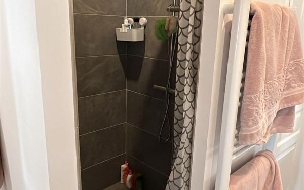 Immeuble à vendre    7 pièces •  Pont-Saint-Esprit