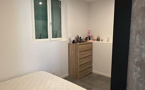 Immeuble à vendre    7 pièces •  Pont-Saint-Esprit