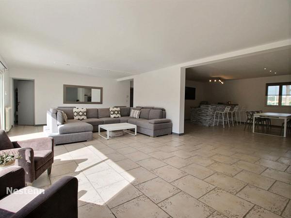 Maison Entraigues Sur La Sorgue 4 pièce(s) 201.50 m2 terrain constructible