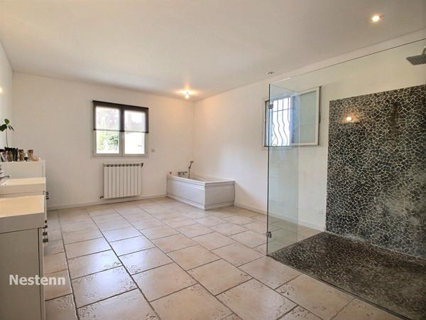 Maison Entraigues Sur La Sorgue 4 pièce(s) 201.50 m2 terrain constructible