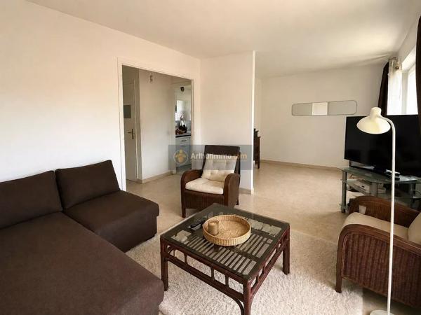 Vente                                                      Appartement
                        
                     2 pièces                      55 m2                     à Saint-Raphaël