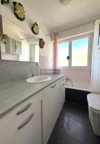 Vente                                                      Appartement
                        
                     2 pièces                      55 m2                     à Saint-Raphaël