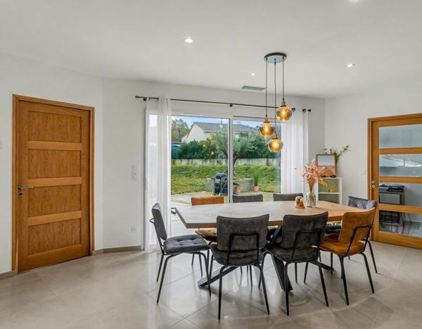 Une maison récente, moderne et parfaitement pensée pour une vie familiale confortable.