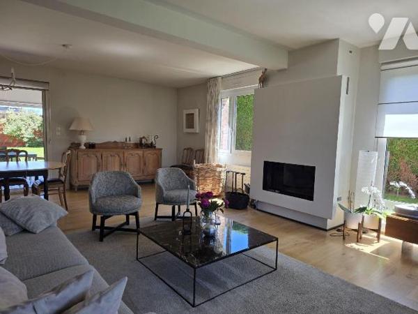 Superbe maison d'architecte individuelle à vendre à HAZEBROUCK, à deux pas de la grand 'place -...