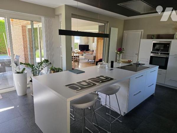 Superbe maison d'architecte individuelle à vendre à HAZEBROUCK, à deux pas de la grand 'place -...