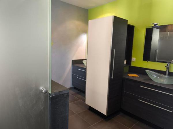 VILLA INDEPENDANTE 230 M2 , AVEC TERRASSE ET PISCINE